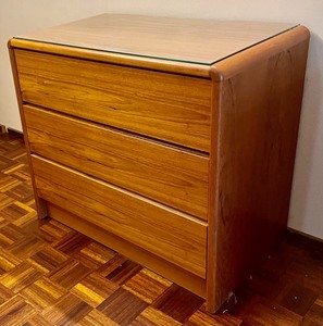 lot 79 image: Mid Century 3 Drawer Dresser with a Glass Top