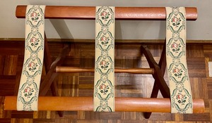lot 71 image: Lovely Luggage Rack