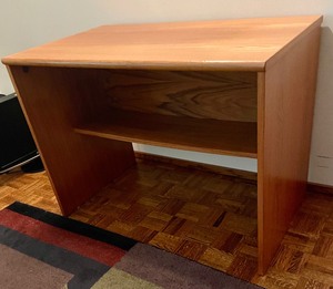 lot 68 image: Delightful Desk