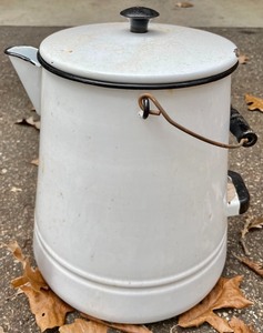 lot 101 image: 2 Watering Cans
