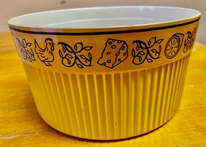 lot 118 image: Nordic Ware La Soufflee Casserole Dishes