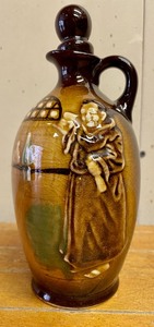 lot 142 image: Small Decorative Bottle with 2 Small Shot Glasses