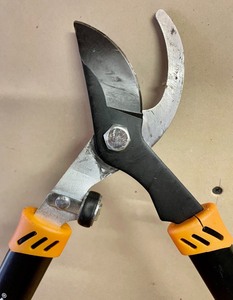 lot 127 image: Fiskars Pruner