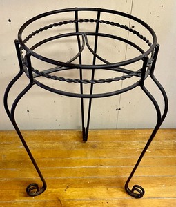 lot 116 image: Metal Plant Stand
