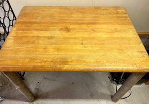 lot 117 image: Antique Table