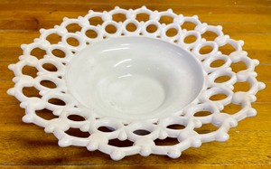 lot 119 image: Milk Glass Dish