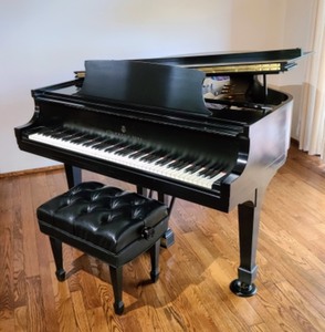 lot 1A image: Steinway and Sons Baby Grand Piano