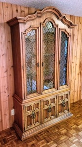 lot 3 image: Drexel Display Hutch