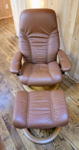 lot 6 image: Ekornes Stressless Lounge Chair
