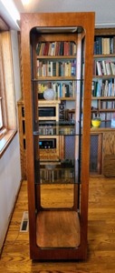 lot 14 image: Vintage Tower Display Shelf