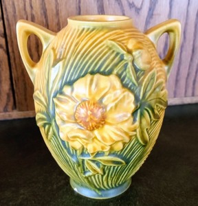 lot 31 image: Roseville Pottery