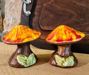 lot 35 image: Vintage Delights