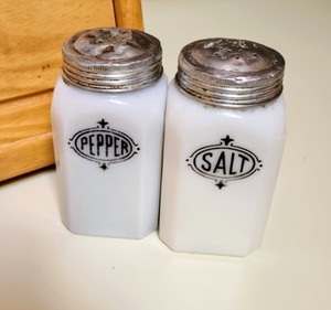 lot 38 image: Bread Box and SaltPepper Shakers