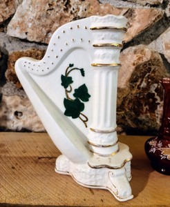 lot 40 image: Vintage Vases