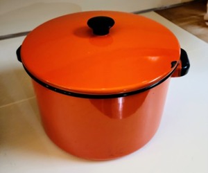 lot 42 image: Vintage Enamel Pots