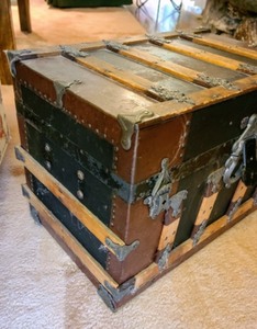 lot 130 image: Vintage Trunk