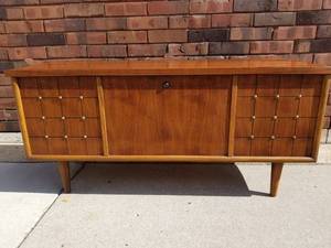 lot 7 image: Vintage MCM Cedar Chest