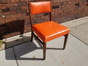 lot 6 image: Vintage Chair