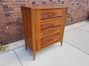 lot 10 image: MCM Dresser