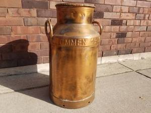 lot 12 image: Vintage 5gal. Creamery Can
