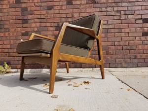 lot 1 image: Danish Modern Selig Lounge Chair by Ib Kofod - larsen