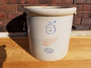 lot 20 image: #5 Red Wing Crock
