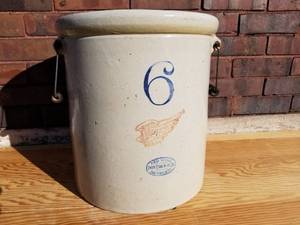 lot 21 image: #6 Red Wing Crock