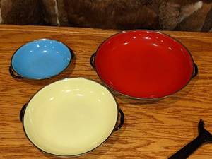 lot 29 image: 1970s Yugoslavia EMO Celje Enamelware Skillet Saut Pan Set - Red, Yellow, Blue