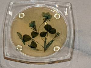 lot 30 image: Mid Century Modern Lucite Coasters wFlowers