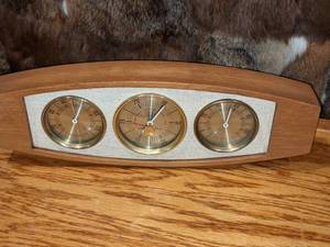 lot 33 image: Mid Century Modern Airguide Desktop Weather Station
