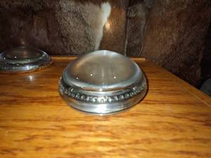 lot 35 image: Collectible The White House Paperweight