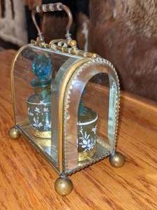 lot 47 image: Antique Victorian Perfume Bottle wDisplay Case