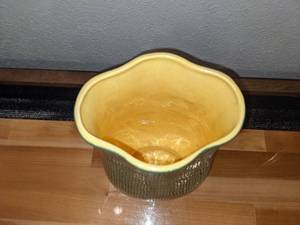 lot 63 image: Red Wing Belle Kogan Textura Green B2104 Vase 10-14