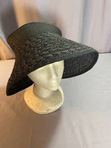 lot 91 image: More Fun and Awesome Vintage Hats