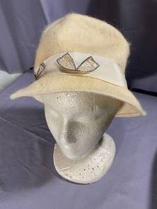 lot 90 image: Great Collection of Vintage Hats