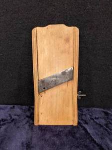 lot 86 image: Small Old Kraut Cutter