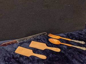lot 103 image: Vintage Kitchen Items