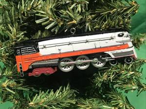 lot 139 image: Collectors Series Hallmark Ornaments 1939 Hiawatha & Pennsylvania B6 Steam Locomotives