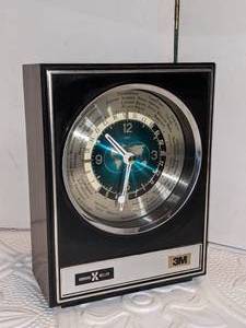 lot 114 image: Vintage Mid-Century Howard Miller World Time Clock Model 622340