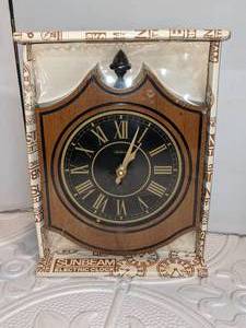 lot 118 image: NOS Sunbeam Pembroke Electic Clock