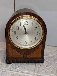 lot 119 image: Seth Thomas Dalesbury Electric 5 Chime Mantle Clock, Needs Repair