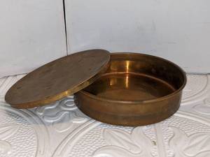 lot 124 image: Antique Solid Copper Round Storage Container wLid