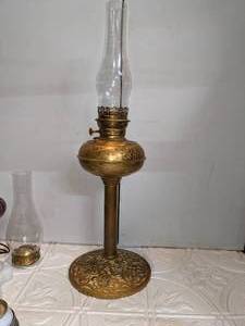 lot 128 image: Victorian Tall Brass Oil Lamp wOrnate Base
