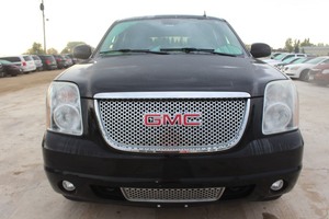 lot 2 image: 2009 GMC Yukon Denali 4x4 6.2l V8