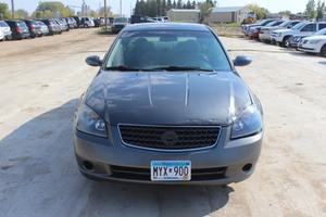 lot 7 image: 2006 Nissan Altima