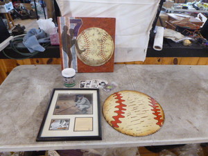 lot 156 image: Baseball Dcor