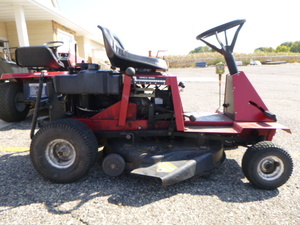 lot 7 image: Toro Professional Riding Lawn Mower
