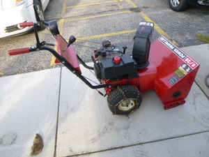 lot 28 image: Snow Champ Snowblower