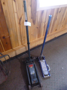 lot 35 image: 2 Floor Jacks