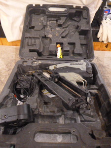 lot 75 image: Hitachi 3.6V Finish Nailer